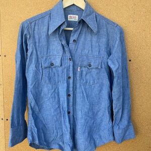 Levi's Women’s Blue Chambray Button-Up Shirt